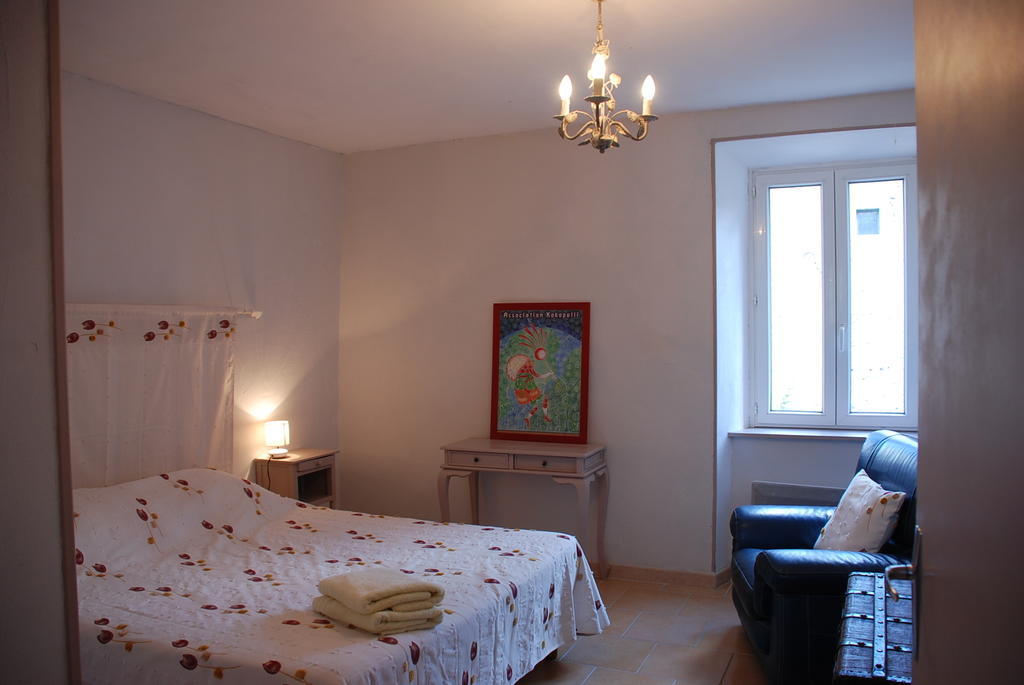 Les Jardins Du Mas Evesque Bed & Breakfast Rousson  Bagian luar foto