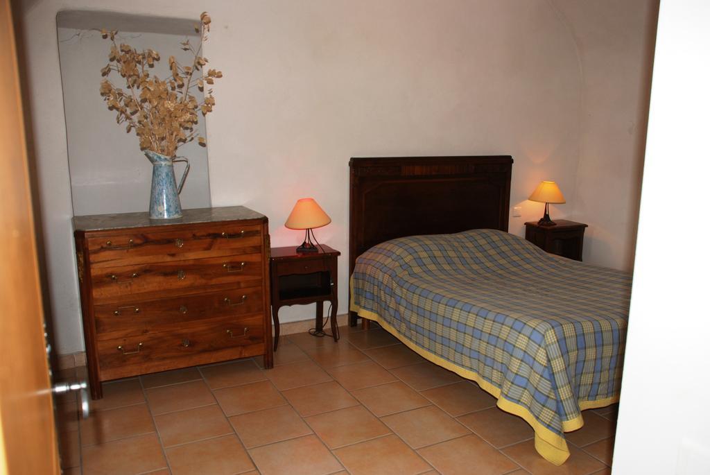 Les Jardins Du Mas Evesque Bed & Breakfast Rousson  Ruang foto