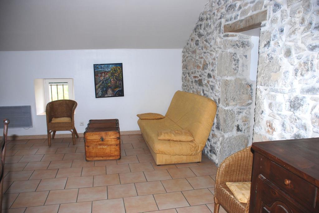 Les Jardins Du Mas Evesque Bed & Breakfast Rousson  Ruang foto
