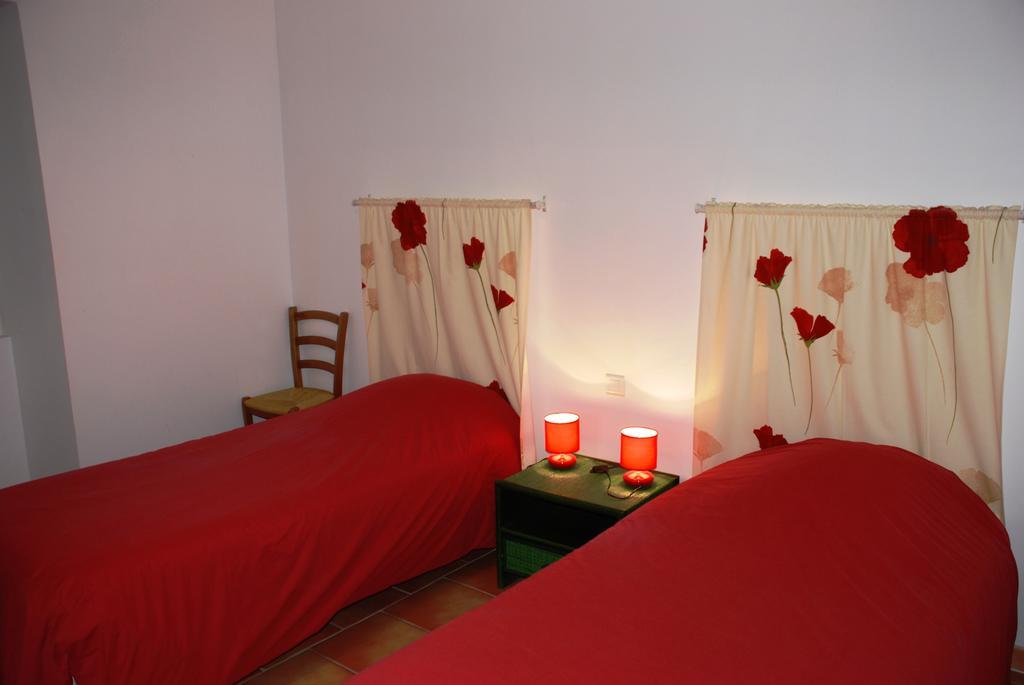 Les Jardins Du Mas Evesque Bed & Breakfast Rousson  Ruang foto
