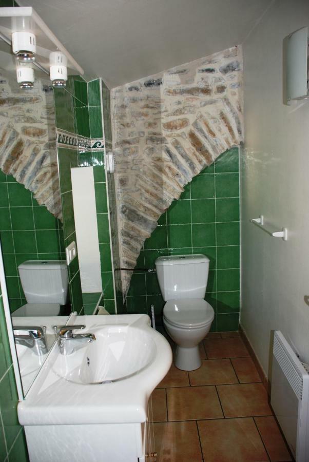 Les Jardins Du Mas Evesque Bed & Breakfast Rousson  Bagian luar foto