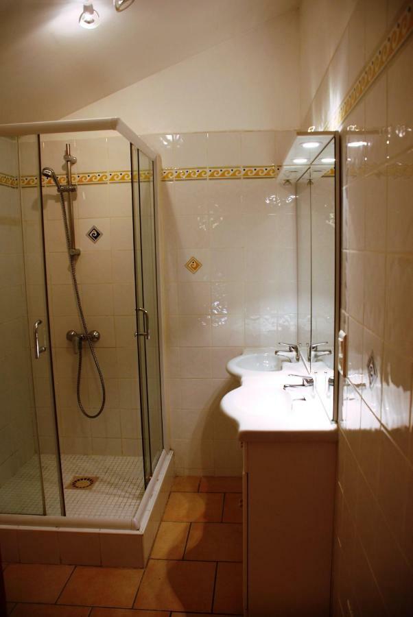 Les Jardins Du Mas Evesque Bed & Breakfast Rousson  Bagian luar foto