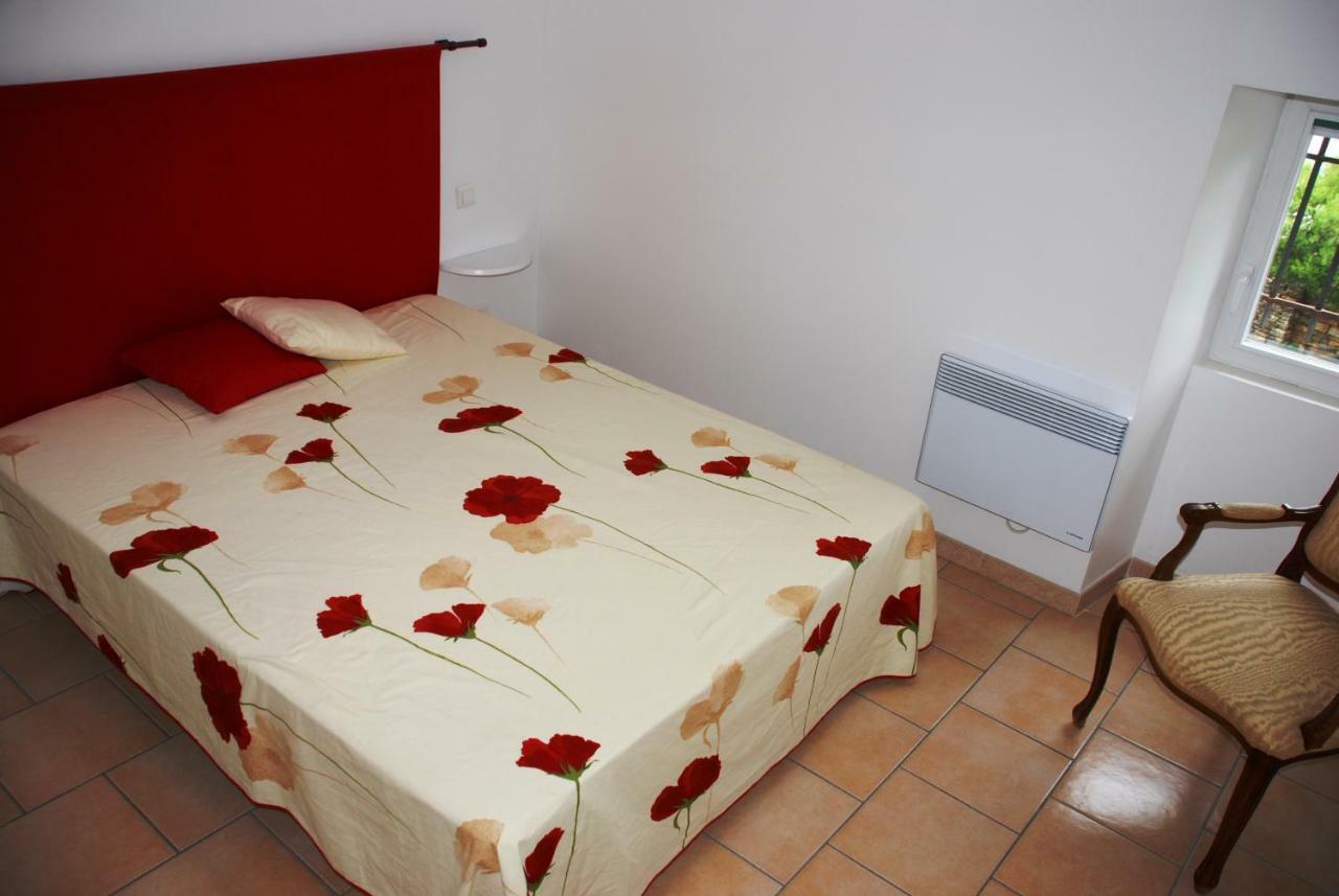 Les Jardins Du Mas Evesque Bed & Breakfast Rousson  Bagian luar foto