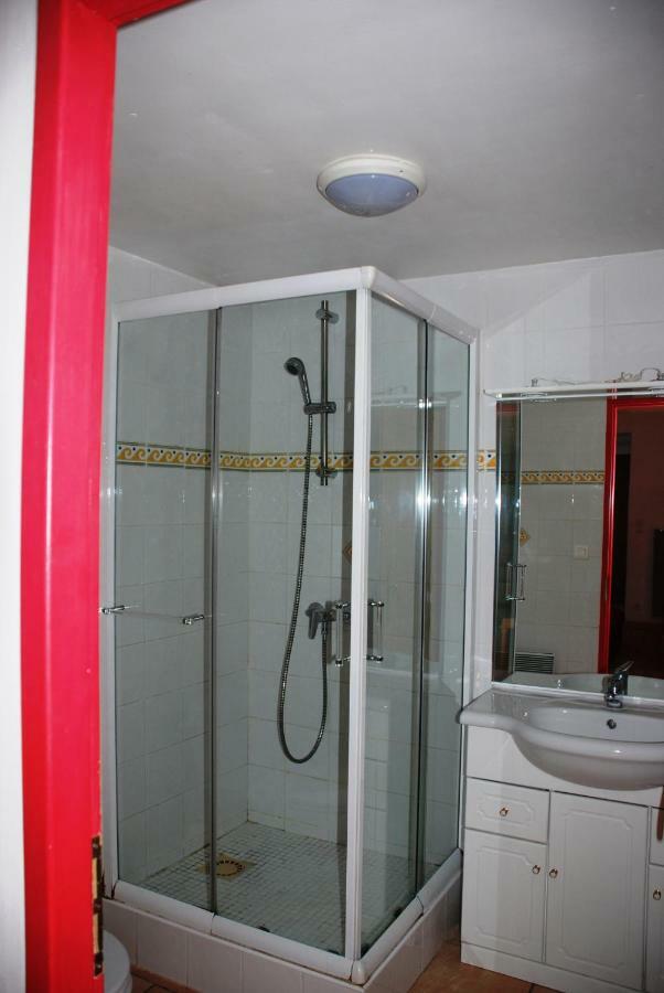 Les Jardins Du Mas Evesque Bed & Breakfast Rousson  Bagian luar foto