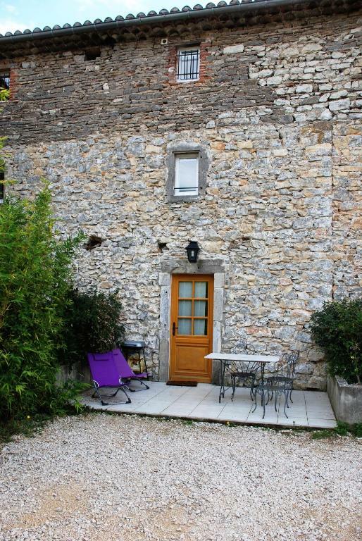 Les Jardins Du Mas Evesque Bed & Breakfast Rousson  Bagian luar foto